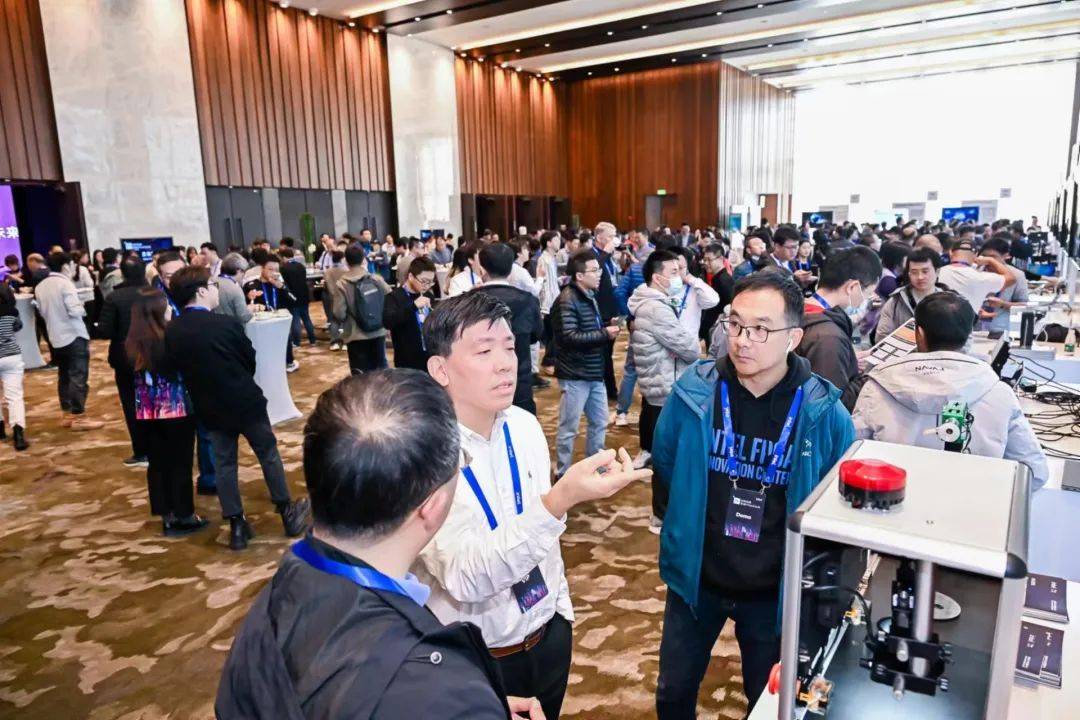 AI 爆发、万物互联，英特尔 FPGA 迎来新机 