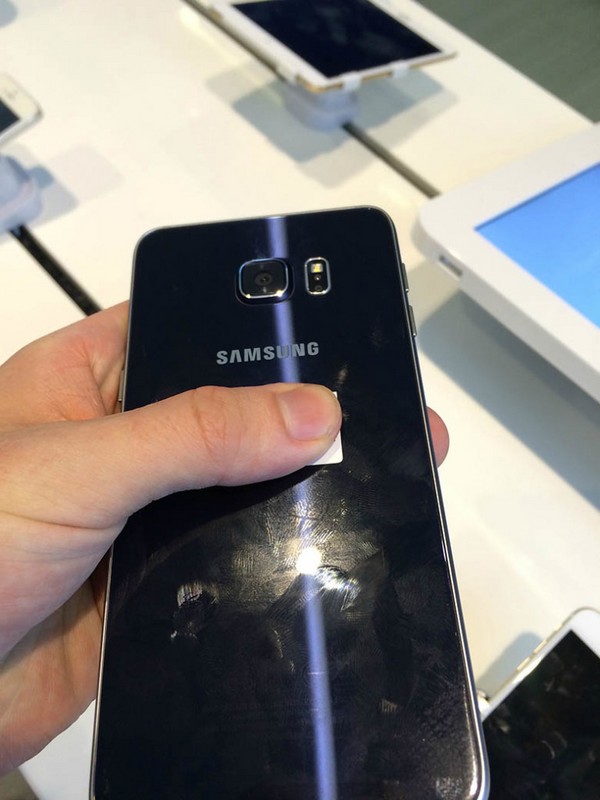 SAMSUNG GALAXY NOTE 5背部1600万像素