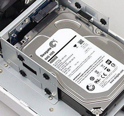 HGST VS 希捷！4TB NAS专用盘对比评测