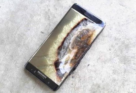 三星note7爆炸事件频频发生 或因电池缺陷所致