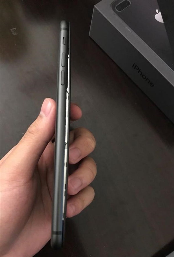 没法买！iPhone 8电池撑爆屏幕增至5起：苹果栽了