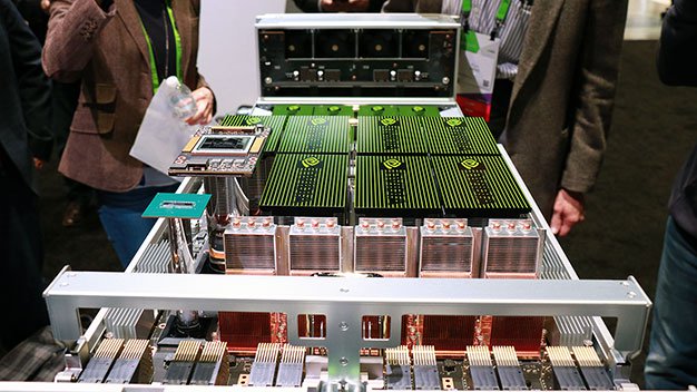 NVIDIA宣称全新的DGX-2是全球第一款2级Petaflop机器学习系统