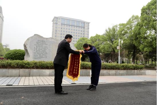 “方舱之约”奔现了！武汉方舱医院“考研女孩”长沙通过复试